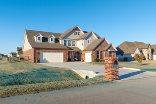 Elwood Crossing in Glenpool, OK - Building Photo