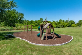 Spring Meadows in Romulus, NY - Foto de edificio - Building Photo