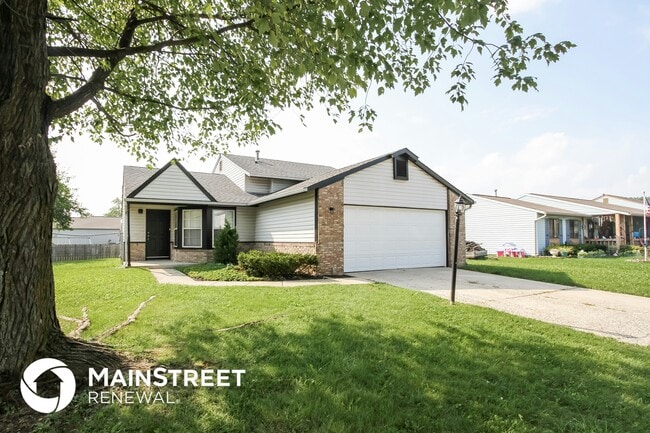 644 Woods Crossing Ln in Indianapolis, IN - Building Photo - Building Photo