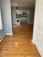 1150 Chapel St, Unit Studio in New Haven, CT - Building Photo - Building Photo