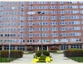 Eckhart Park Apartments