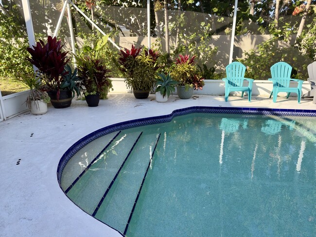 204 Cherry Dr in Melbourne Beach, FL - Foto de edificio - Building Photo