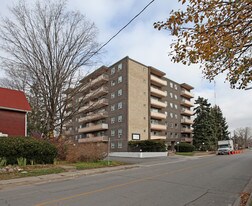 Blythewood in Richmond Hill, ON - Building Photo