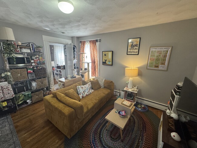 639 Somerville Ave, Unit 1 in Somerville, MA - Foto de edificio - Building Photo