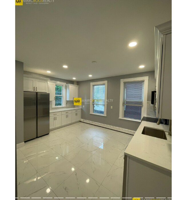 521 Green St, Unit 2 in Cambridge, MA - Building Photo - Building Photo