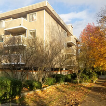 Park Royal Apartments in Seattle, WA - Foto de edificio - Building Photo