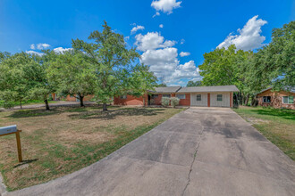 808 Vine St in Bryan, TX - Foto de edificio - Building Photo