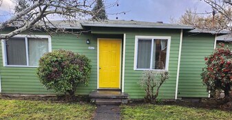 4847 SE 87th Ave in Portland, OR - Building Photo