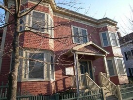 114 Pleasant St, Unit 3 Apartamentos