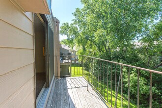 Cedar Valley Apartments in Apple Valley, MN - Foto de edificio - Building Photo