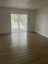 4334 NW 9th Ave in Pompano Beach, FL - Foto de edificio - Building Photo