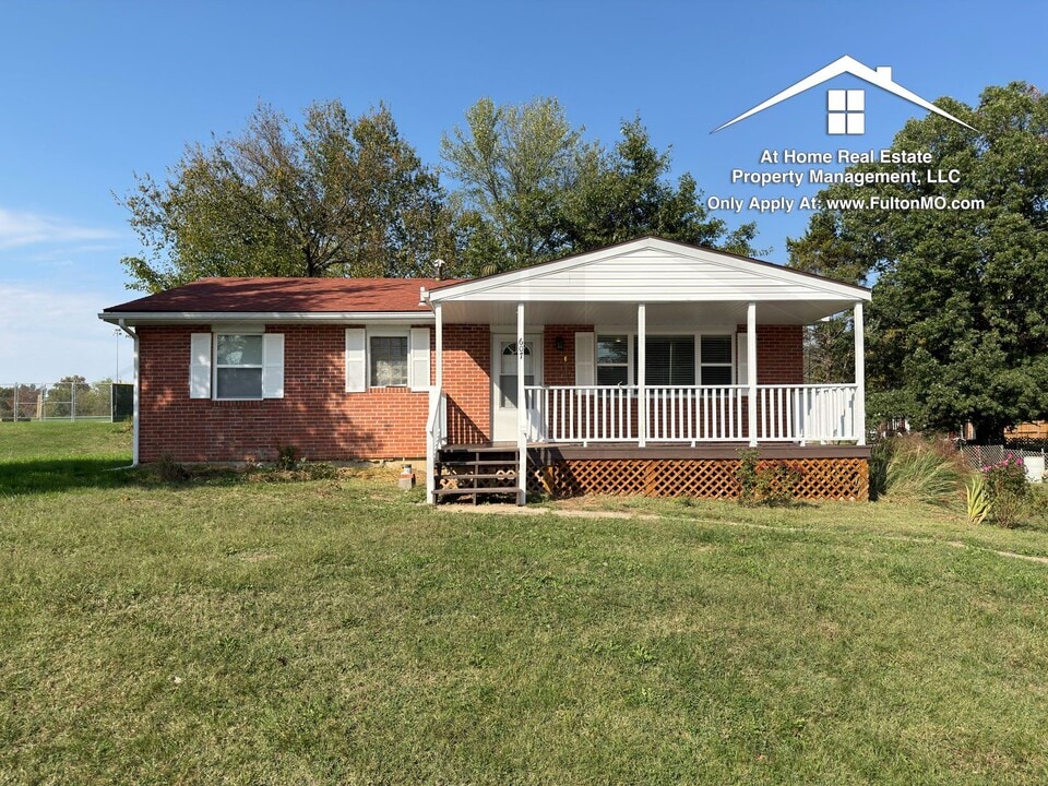 607 Crestwood Dr in Fulton, MO - Building Photo