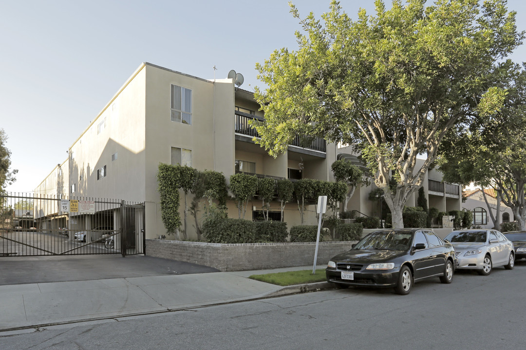 Villa Del Amo Apartments in Torrance, CA - Building Photo