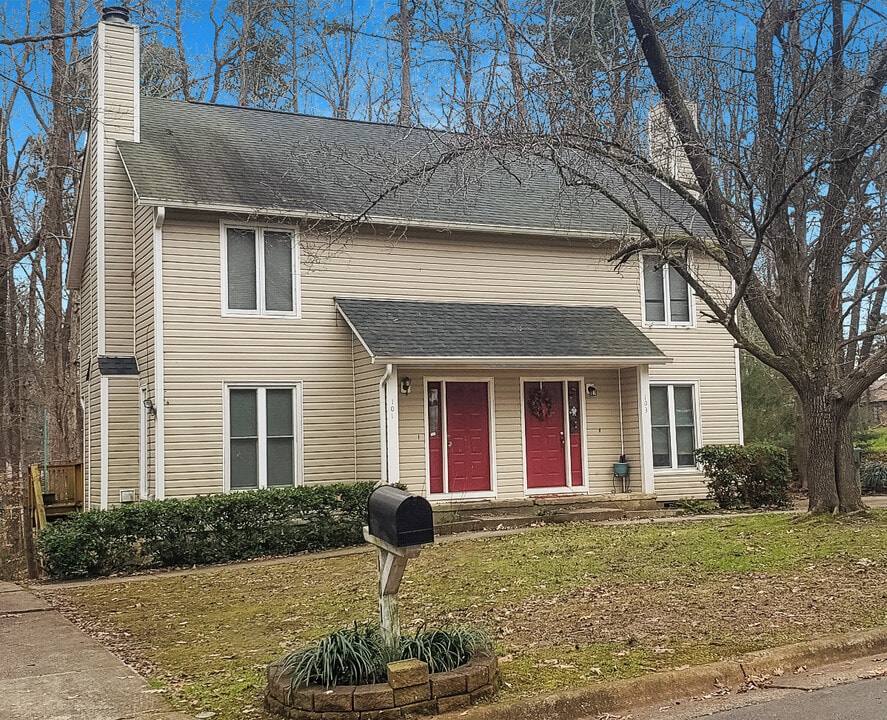 103 Chevis Dr in Cary, NC - Foto de edificio