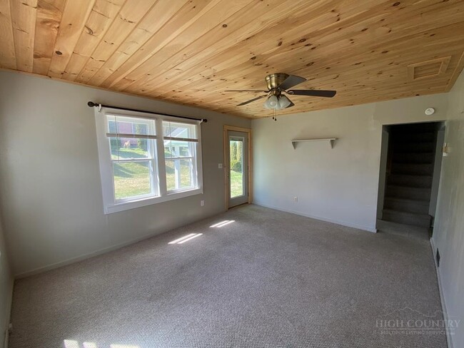 2 W 4th St in West Jefferson, NC - Building Photo - Building Photo