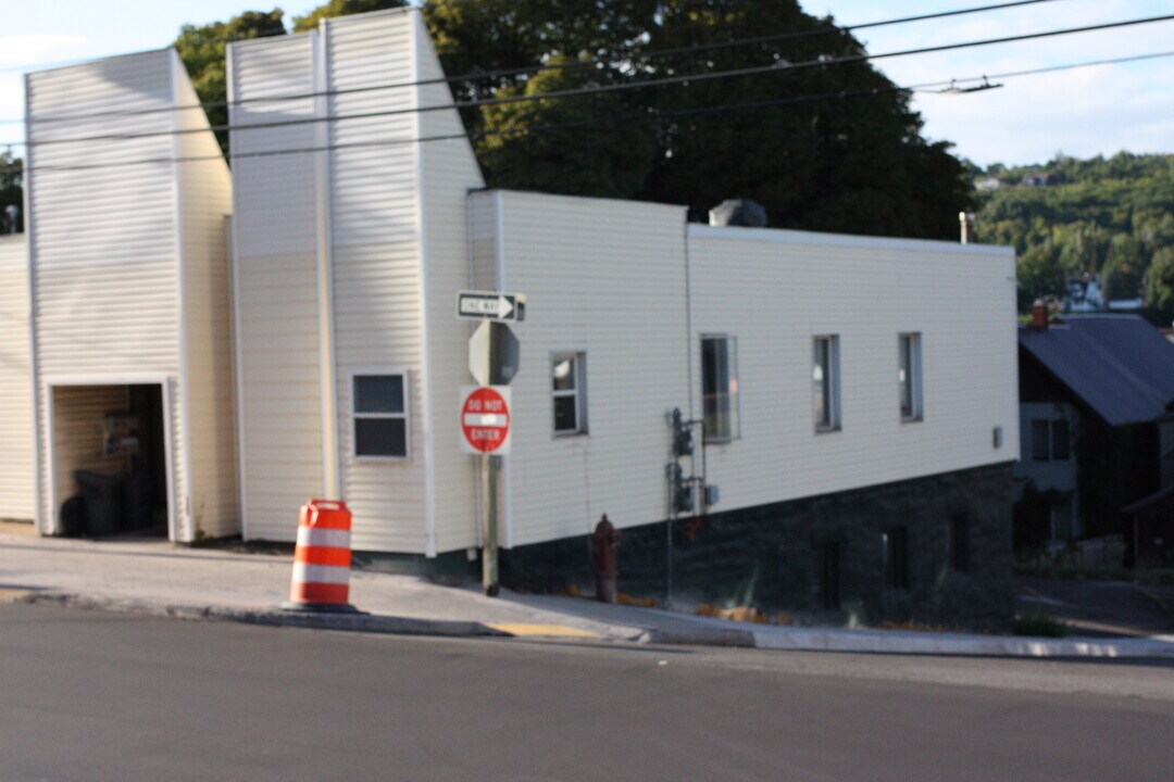 312 E Montezuma Ave in Houghton, MI - Building Photo