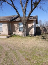 209 E Colonial Dr in Lancaster, TX - Building Photo - Building Photo