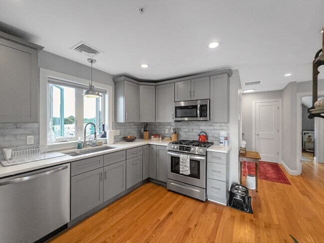 19 Iona St in Boston, MA - Building Photo - Building Photo