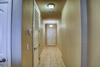 101 W Bank in Horseshoe Bay, TX - Foto de edificio - Building Photo