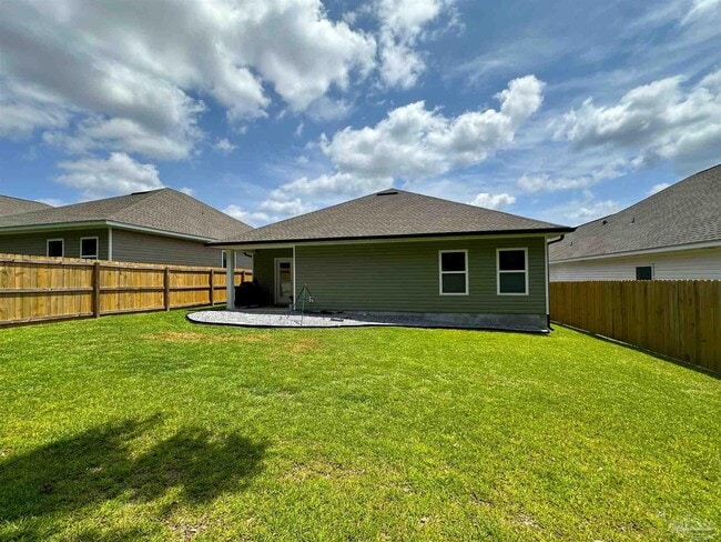 236 Camellia Dr in Gonzalez, FL - Building Photo - Building Photo