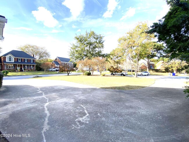 1610 Paramore Dr in Greenville, NC - Foto de edificio - Building Photo