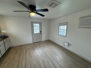 210 H Pickens Rd in Onalaska, TX - Building Photo - Building Photo