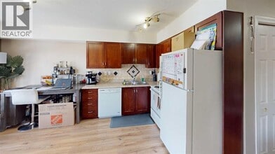 11220-11104 104 Ave. in Grande Prairie, AB - Building Photo - Building Photo