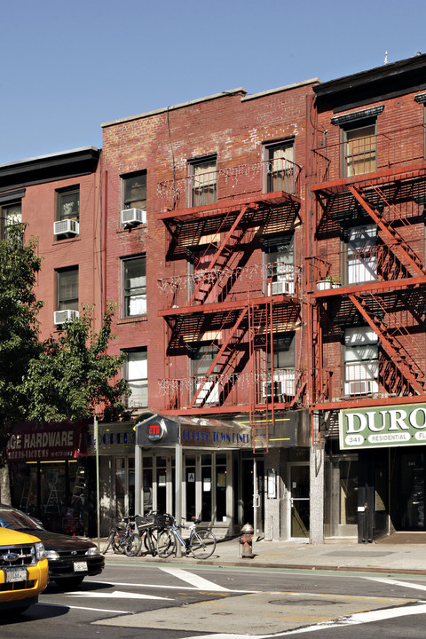 339 First Ave in New York, NY - Foto de edificio