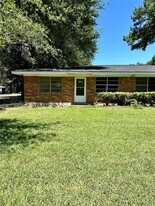 143B Moffett Springs Rd in Huntsville, TX - Building Photo