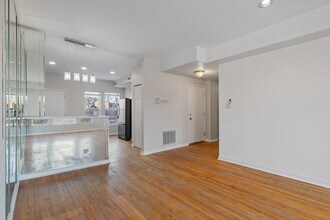 6850 S Dante Ave in Chicago, IL - Building Photo - Building Photo