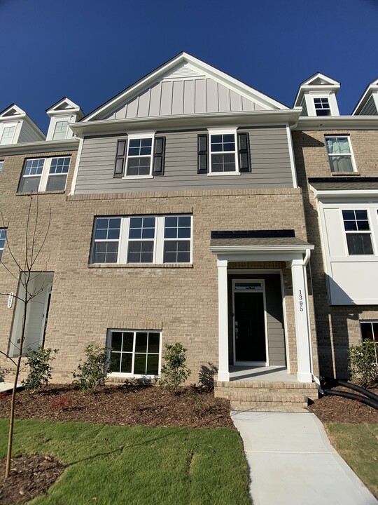 1395 Herb Garden Way in Apex, NC - Foto de edificio