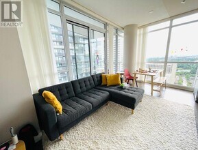 30-2930 Roehampton Ave in Toronto, ON - Building Photo - Building Photo