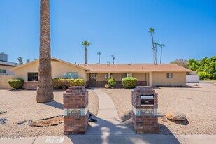 6839 E Montecito Ave in Scottsdale, AZ - Building Photo