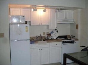 82 Peterborough St, Unit 7H in Boston, MA - Building Photo - Building Photo