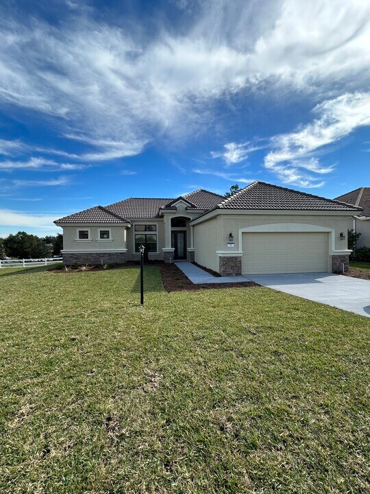 36 W Mickey Mantle Path in Hernando, FL - Building Photo