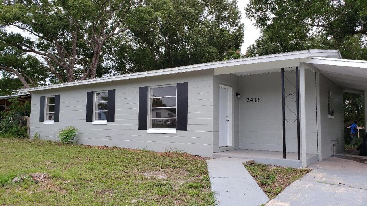2433 Cardena Ave in Deltona, FL - Building Photo