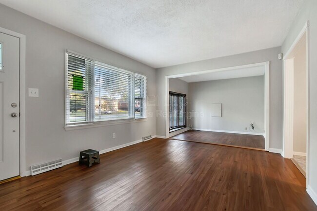 8001 Bluebonnet Rd in Louisville, KY - Building Photo - Building Photo