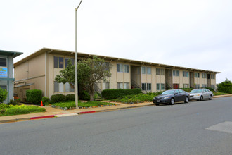 La Esplanade Apartments in Pacifica, CA - Building Photo - Building Photo