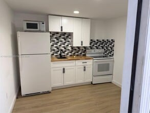 2101 NW 105th Terrace in Miami, FL - Foto de edificio - Building Photo