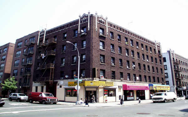 2374-2376 Ryer Ave in Bronx, NY - Foto de edificio