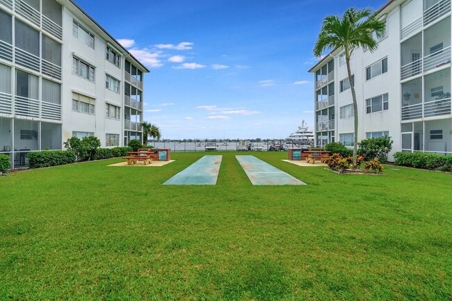 4500 N Flagler Dr, Unit C8 in West Palm Beach, FL - Foto de edificio - Building Photo