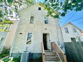 2431 11th Ave S in Minneapolis, MN - Building Photo