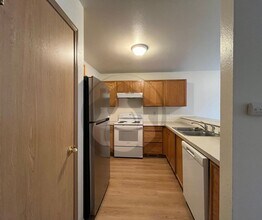 994-994 Charter Pl NE in Salem, OR - Foto de edificio - Building Photo