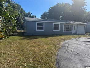 6430 SW 15th St in Pompano Beach, FL - Building Photo - Building Photo