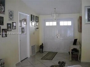20118 NW 58th Pl in Hialeah, FL - Foto de edificio - Building Photo