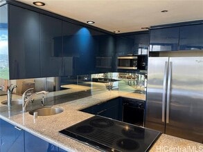 300 Wai Nani Way in Honolulu, HI - Building Photo - Building Photo