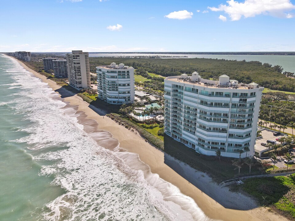 8600 S Ocean Dr in Jensen Beach, FL - Building Photo