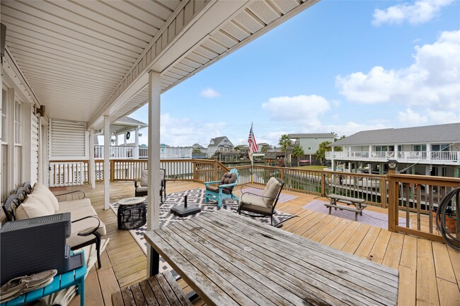 property at 1114 Tiki Dr