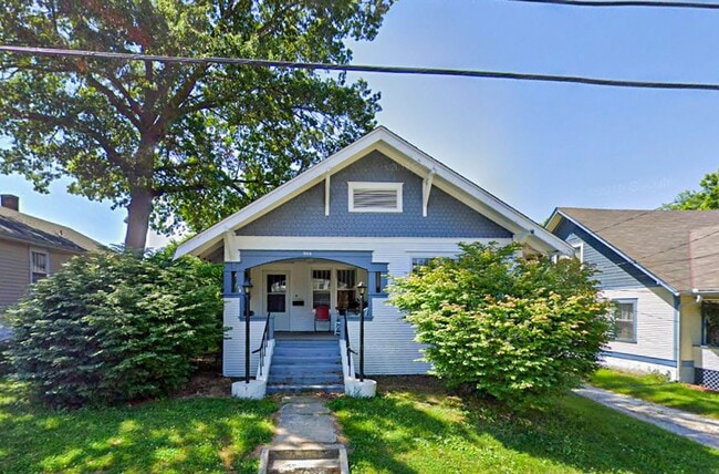 property at 206 W 6th St