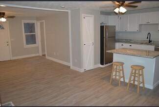 4 1St St in Sutton, MA - Building Photo - Building Photo